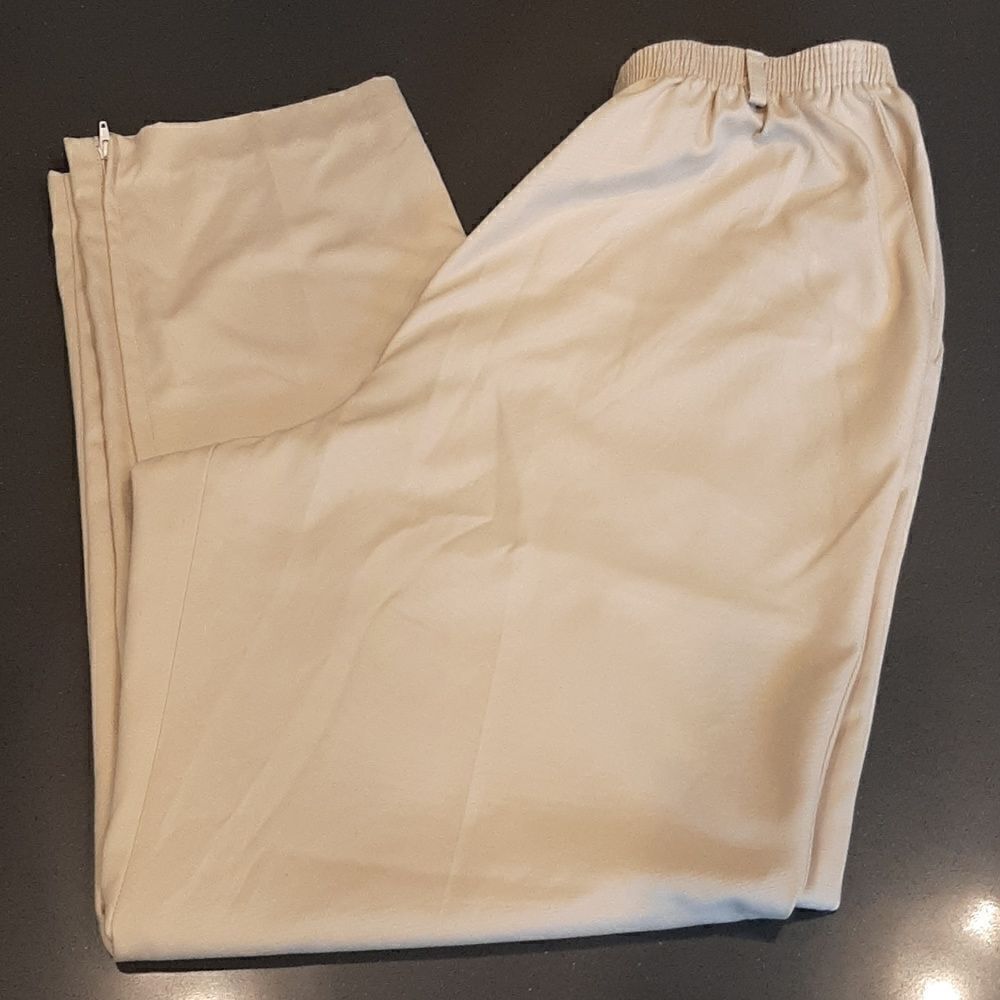 Alfred Dunner Khaki Colored Pants with Pockets